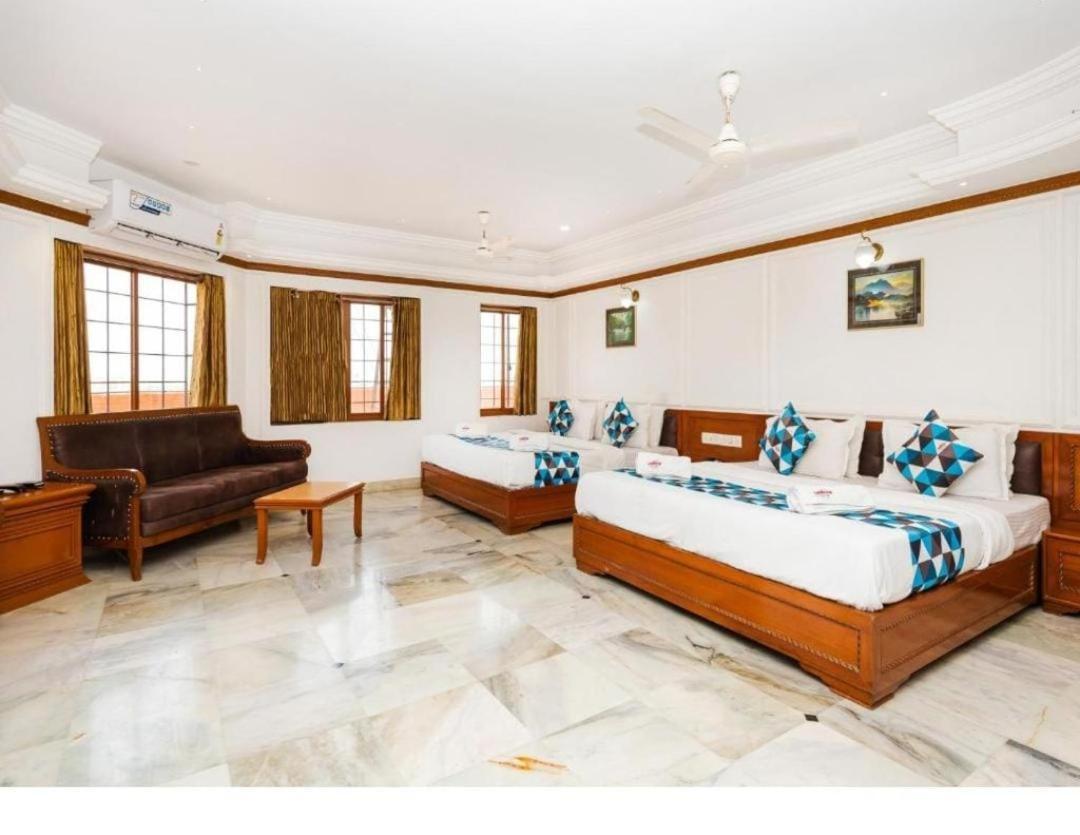Hotel Galaxy 苏拉特 外观 照片