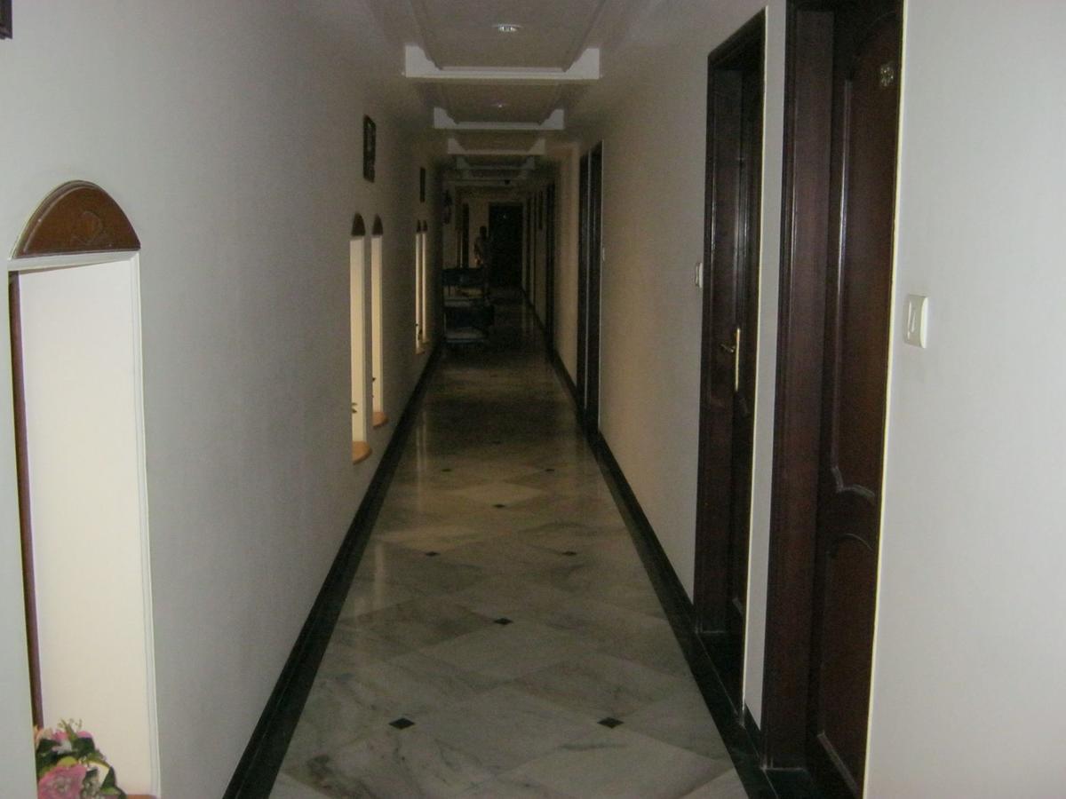 Hotel Galaxy 苏拉特 外观 照片