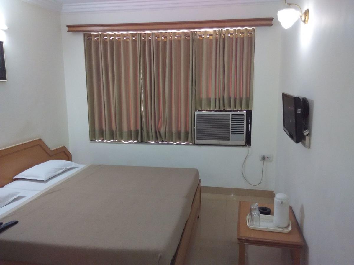 Hotel Galaxy 苏拉特 外观 照片