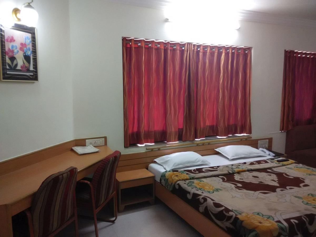 Hotel Galaxy 苏拉特 外观 照片
